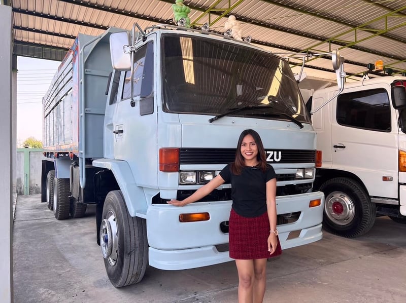 ร็อกกี้ดั้ม2เพลา 240แรง สภาพสวยพร้อมใช้งาน ลูกค้าเครดิตดีดาวน์เพียง 100,000 