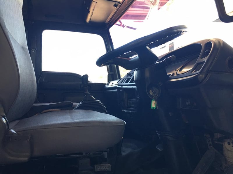 เดก้า320แรง รถสวยสภาพดีพร้อมใช้งาน เครดิตดีดาวน์เริ่มต้นเพียง 100,000 บาท 