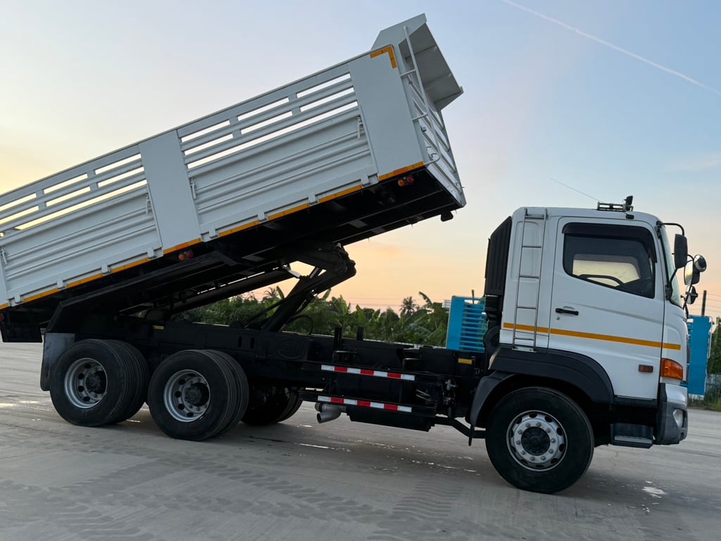 ขายรถโซว์ HINO FM1A 344 แรง ยังไม่จดทะเบียน (จุดแจ้งจำหน่าย)  กระบะดั้มสามมิตร สภาพใหม่ป้ายแดง ยังไม่เคยใช้งาน ใช้โชว์ตามโชว์รูมฮีโนอย่างเดียว ไมล์ 1,102 กม.