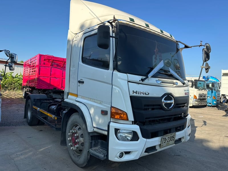 ฮีโน่ FG8J  หัวลาก 6 ล้อ 260 แรง ปี 61 หัวเดิมบาง เปลี่ยนยางใหม่ ให้ 10 เส้น พร้อมใช้ ราคา  950,000.- สนใจ 0925852277