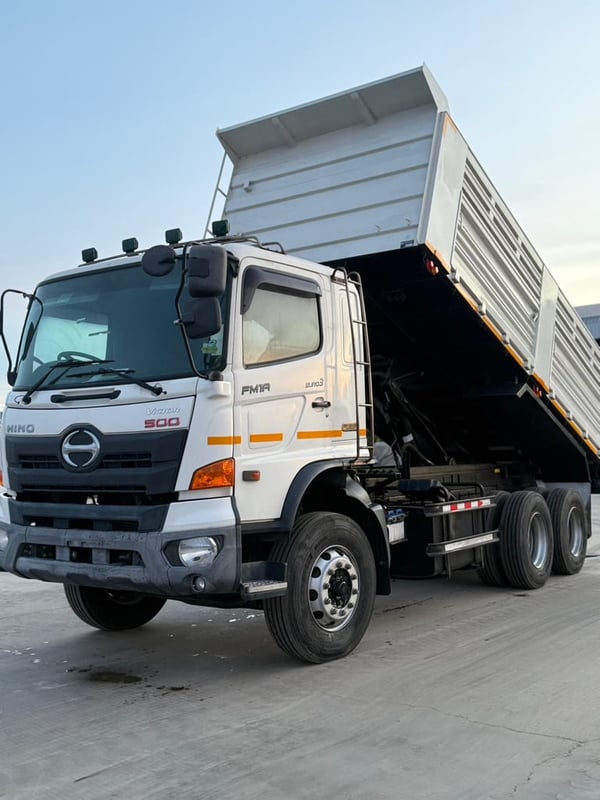 ขายรถโซว์ HINO FM1A 344 แรง ยังไม่จดทะเบียน (จุดแจ้งจำหน่าย)  กระบะดั้มสามมิตร สภาพใหม่ป้ายแดง ยังไม่เคยใช้งาน ใช้โชว์ตามโชว์รูมฮีโนอย่างเดียว ไมล์ 1,102 กม.