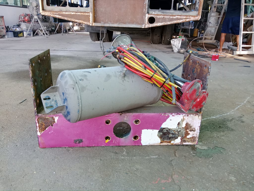 ขายแท่นลำโพง แตรลม ถังลม สายลม 3,500- สนใจติดต่อ 0617184111 ตั๊ก ขายแท่นลำโพง แตรลม ถังลม สายลม 3,500- สนใจติดต่อ 0617184111 ตั๊ก