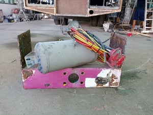 ขายแท่นลำโพง แตรลม ถังลม สายลม 3,500- สนใจติดต่อ 0617184111 ตั๊ก