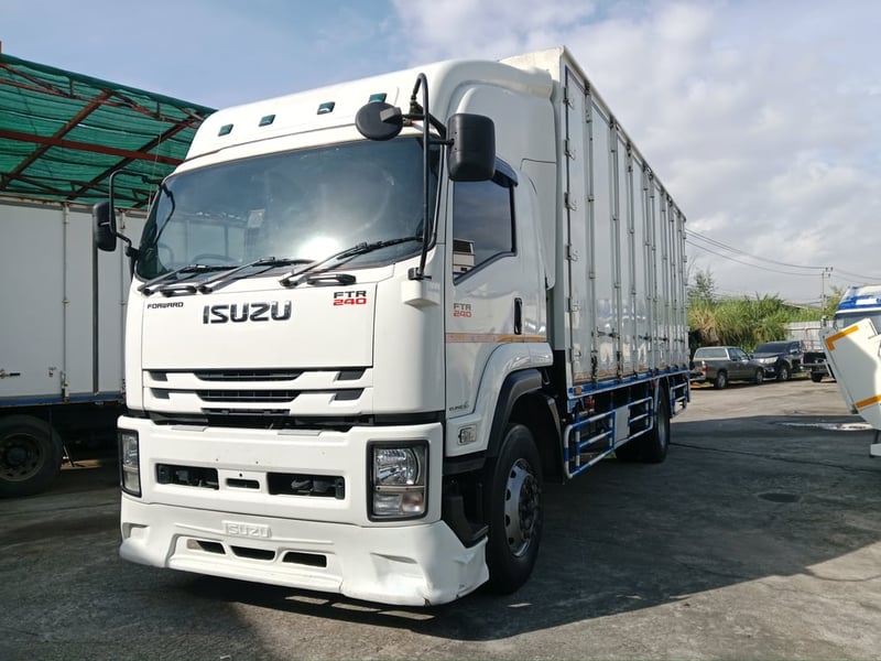 ISUZU FTR 240 ปี63 ตู้10บาน ยาว 7.60 เมตร สภาพสวย พร้อมใช้งาน  สนใจติดต่อ 0814825911 พิมพ์ใจ 0617184111 ตั๊ก