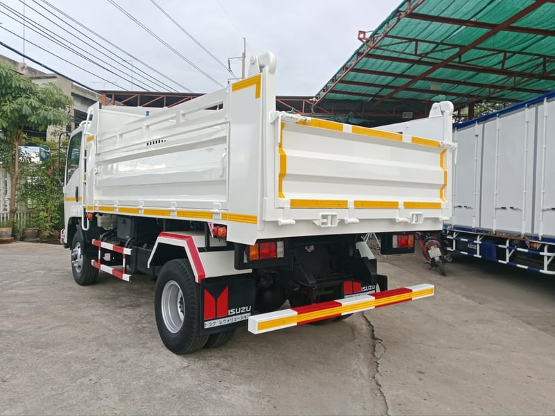 ISUZU FRR 210 ปี 2565 ดั๊มพ์5คิว สภาพสวย พร้อมใช้งาน  สนใจติดต่อสอบถามเพิ่มเติม 0814825911 พิมพ์ใจ 0617184111 ตั๊ก