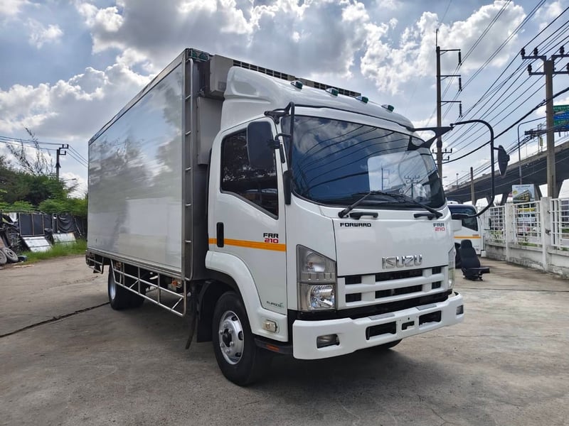 ISUZU FRR 210 แรง ปี 2560 ตู้เย็นแอร์เดนโซ่ ยาว 5.60 เมตร พร้อมใช้งาน สนใจติดต่อ 0814825911 พิมพ์ใจ 0617184111 ตั๊ก ISUZU FRR 210 แรง ปี 2560 ตู้เย็นแอร์เดนโซ่ ยาว 5.60 เมตร พร้อมใช้งาน สนใจติดต่อ 0814825911 พิมพ์ใจ 0617184111 ตั๊ก