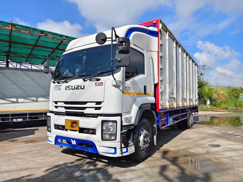 ISUZU FTR 240 ปี2565 ตู้ยาว 7.60 เมตร กว้าง 2.40 เมตร ราคา 1,680,000  สนใจติดต่อ 0814825911 พิมพ์ใจ 0617184111 ตั๊ก