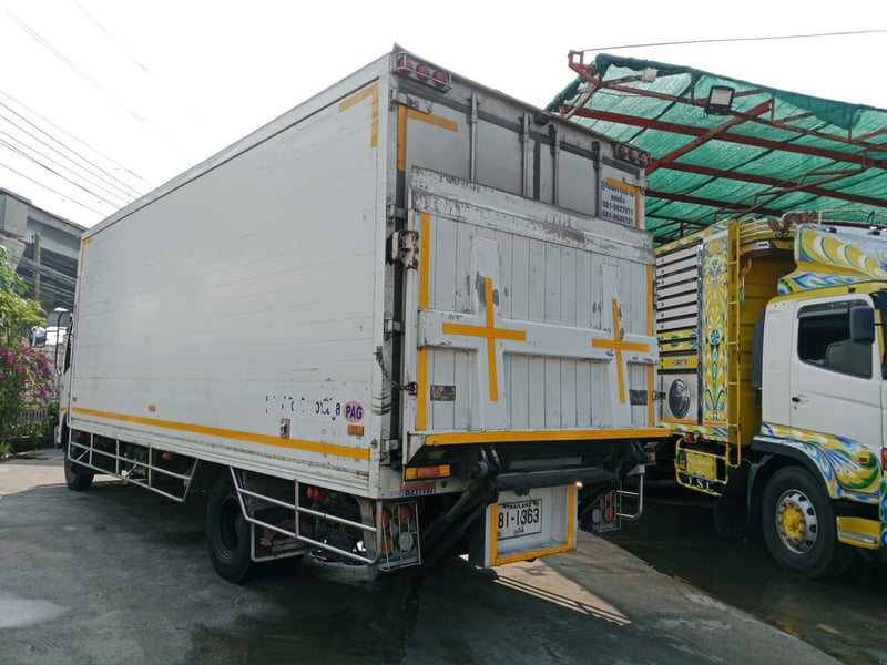 ISUZU FRR 190 ปี2558 ตู้เย็นยาว 6.50 เมตร สนใจติดต่อ 0814825911พิมพ์ใจ 0617184111ตั๊ก