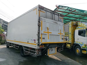 ISUZU FRR 190 ปี2558 ตู้เย็นยาว 6.50 เมตร สนใจติดต่อ 0814825911พิมพ์ใจ 0617184111ตั๊ก