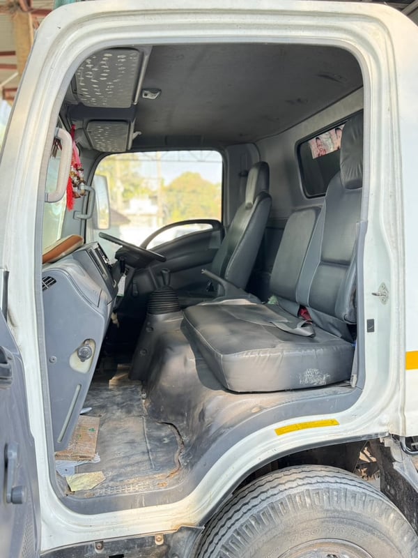 ISUZU NPR 150แรงม้า รถบรรทุก 6ล้อ กระบะคอกสูง ปี2010 เลขไมล์น้อยเพียง 161,392 กม.