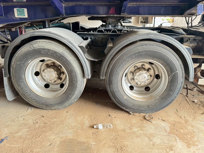 รถสวยสภาพดีเลขไมล์น้อย รถหัวลากบรรทุกน้ำมันเจ้าของขายเอง สนใจติดต่อคุณไมตรี 081-9760044 รถสวยสภาพดีเลขไมล์น้อย รถหัวลากบรรทุกน้ำมันเจ้าของขายเอง สนใจติดต่อคุณไมตรี 081-9760044