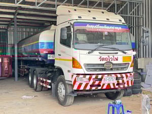 รถสวยสภาพดีเลขไมล์น้อย รถหัวลากบรรทุกน้ำมันเจ้าของขายเอง สนใจติดต่อคุณไมตรี 081-9760044 รถสวยสภาพดีเลขไมล์น้อย รถหัวลากบรรทุกน้ำมันเจ้าของขายเอง สนใจติดต่อคุณไมตรี 081-9760044