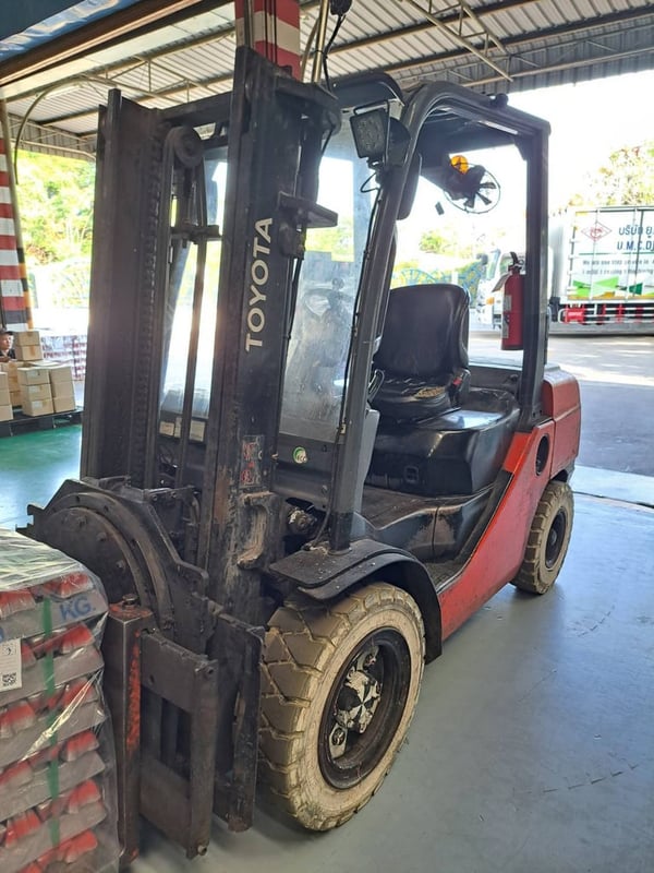 ต้องการขายรถโฟร์คลิฟท์ Toyota 8FD30 no. 37912