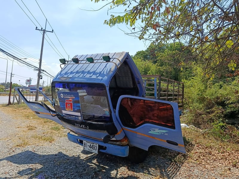 ISUZU NKR 110แรงม้า รถบรรทุก 4ล้อ กระบะเหล็ก ปี1997