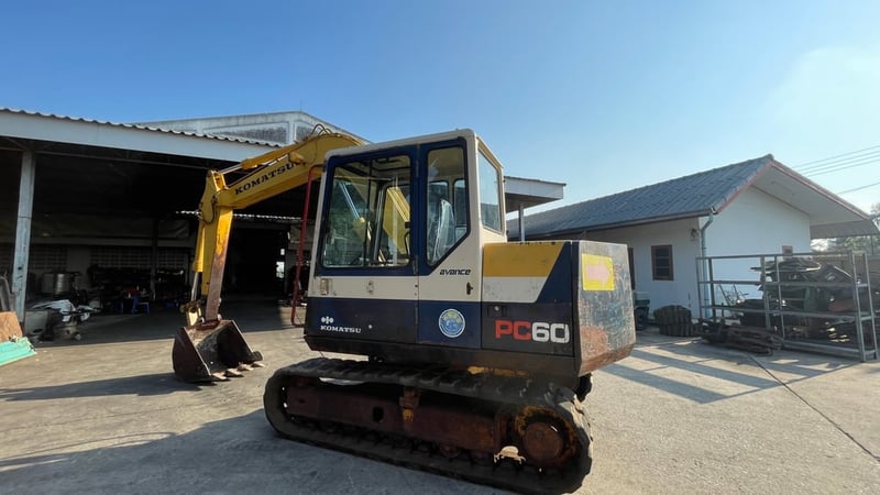 Komatsu PC60-6 มือสอง หัวเก๋งติดแอร์
