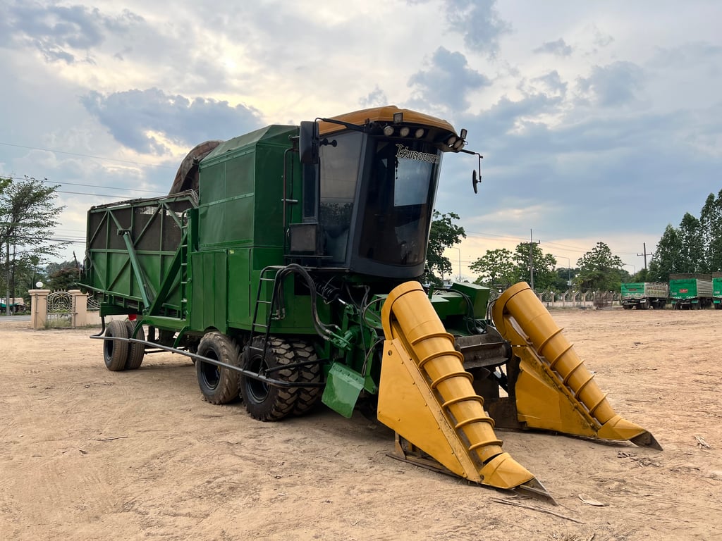 รถตัดอ้อย SMKY สามารถเกษตรยนต์ รุ่นSM200 ปี2020 รถตัดอ้อย SMKY สามารถเกษตรยนต์ รุ่นSM200 ปี2020