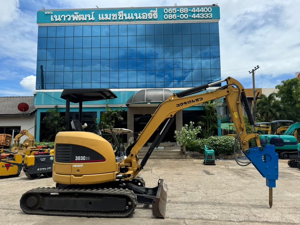 ขาย รถแบคโฮ CAT 3 ตัน มือสองญี่ปุ่น รุ่น CAT303 ***มีไลน์แย๊ก ***ขายพร้อมปุ้งกี๋CATแท้*** 🇯🇵 ไม่เคยใช้งานในไทย ☎ ครีม 065-88-444-00 | Line id: @sangenjp | www.sangenjp.com
