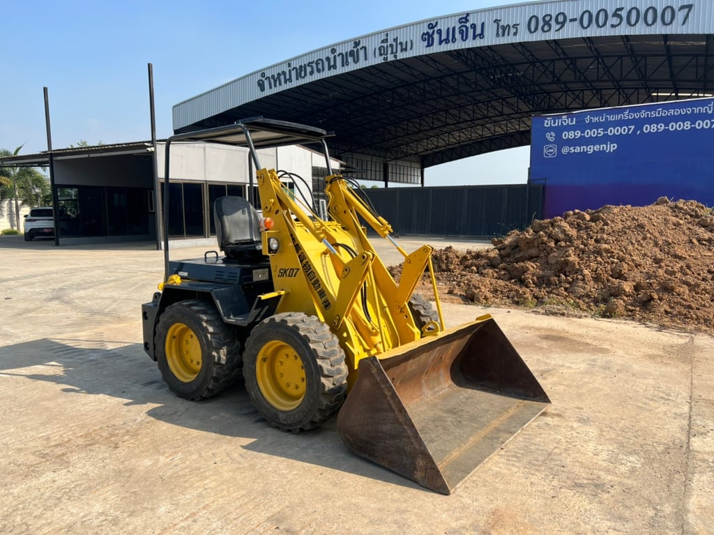 ขาย รถตักเล็ก SKID STEER มือสองจากญี่ปุ่น 🇯🇵 KOMATSU SK07 รถไม่เคยใช้งานในไทย ☎ เอิร์ธ 089-005-0007, 065-88-444-00 | Line id: @sangenjp | www.sangenjp.com ขาย รถตักเล็ก SKID STEER มือสองจากญี่ปุ่น 🇯🇵 KOMATSU SK07 รถไม่เคยใช้งานในไทย ☎ เอิร์ธ 089-005-0007, 065-88-444-00 | Line id: @sangenjp | www.sangenjp.com