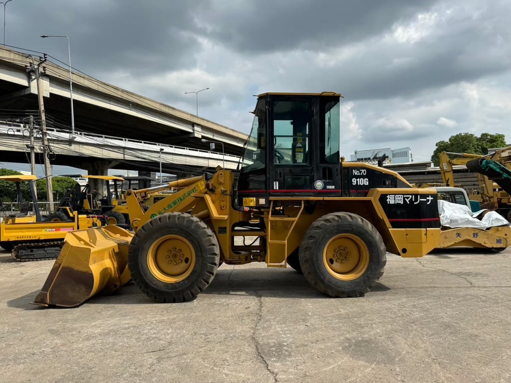 ขาย รถตักล้อยาง เอวอ่อน มือสองญี่ปุ่น CAT 910G-2 🇯🇵 ขนาดเทียบเท่า WA100 บุ้งกี๋ 1.5 คิว รถไม่เคยใช้งานในไทย ☎ 065-88-444-00 ครีม | Line id: @sangenjp | www.nmcjapan.com