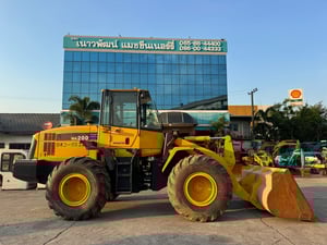 ขาย รถตักมือสองญี่ปุ่น KOMATSU WA200-6 บุ้งกี๋ขนาด 2 คิว 🇯🇵 ไม่เคยใช้งานในไทย ☎ ครีม 065-88-444-00 | Line id: @sangenjp | www.sangenjp.com