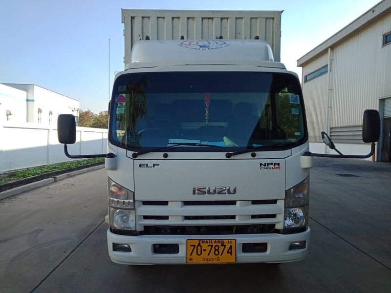 ISUZU NPR รถบรรทุก 6ล้อ ตู้แห้ง ปี2013