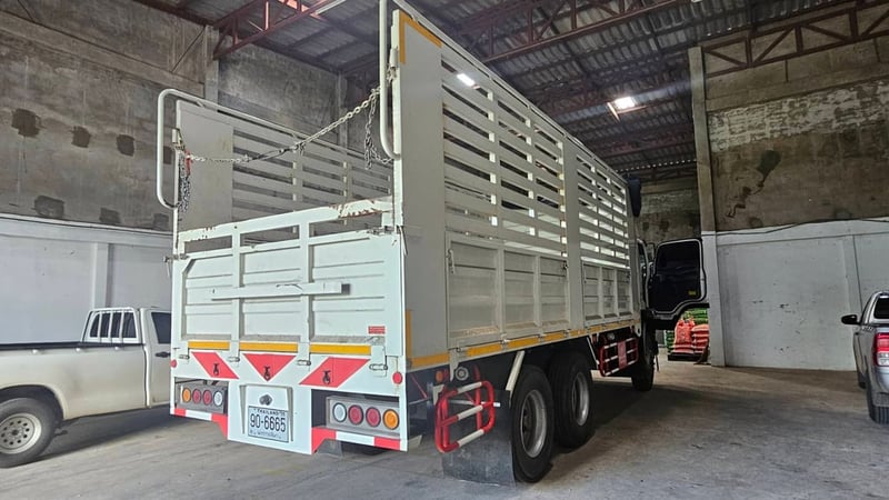 ISUZU FVM 300แรงม้า รถบรรทุก 10ล้อ กระบะเหล็ก ปี2023 เลขไมล์น้อยกว่า 50,000 กม.