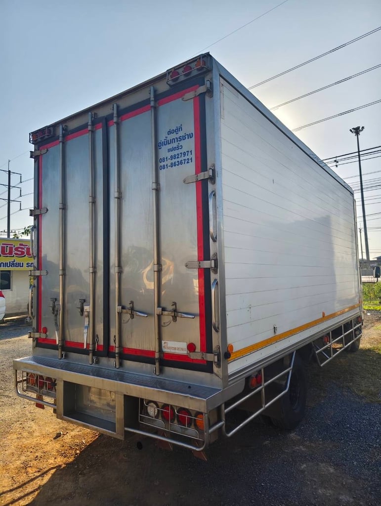 ISUZU NQR 175แรงม้า รถบรรทุก 6ล้อ ตู้เย็น ปี2019
