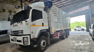 ISUZU FVM 300แรงม้า รถบรรทุก 10ล้อ กระบะเหล็ก ปี2023 เลขไมล์น้อยกว่า 50,000 กม.