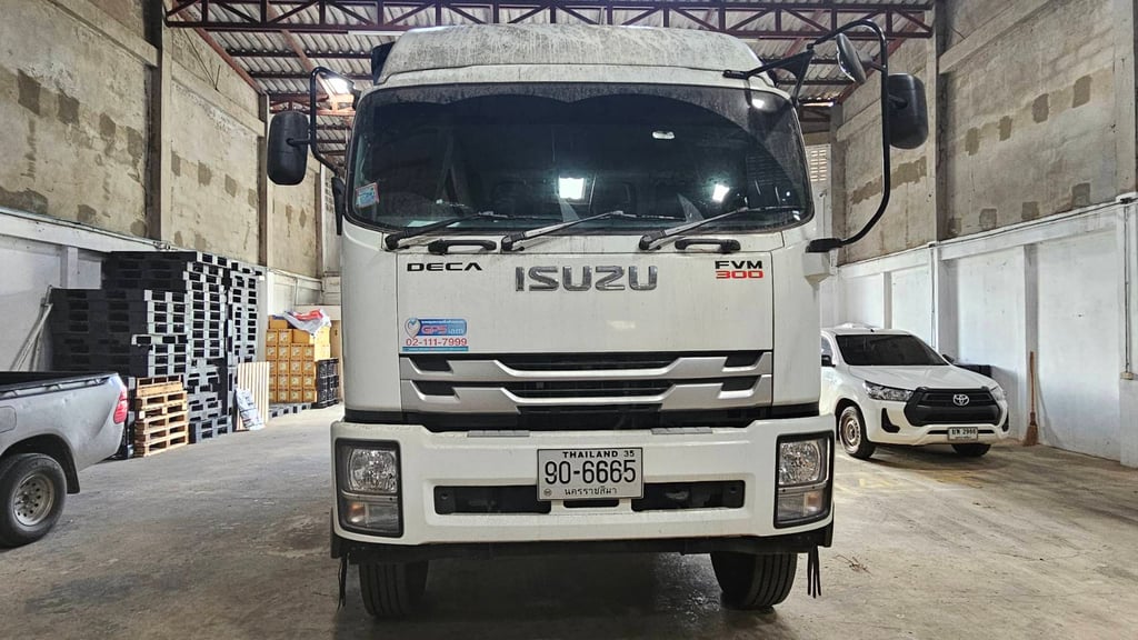 ISUZU FVM 300แรงม้า รถบรรทุก 10ล้อ กระบะเหล็ก ปี2023 เลขไมล์น้อยกว่า 50,000 กม. ISUZU FVM 300แรงม้า รถบรรทุก 10ล้อ กระบะเหล็ก ปี2023 เลขไมล์น้อยกว่า 50,000 กม.