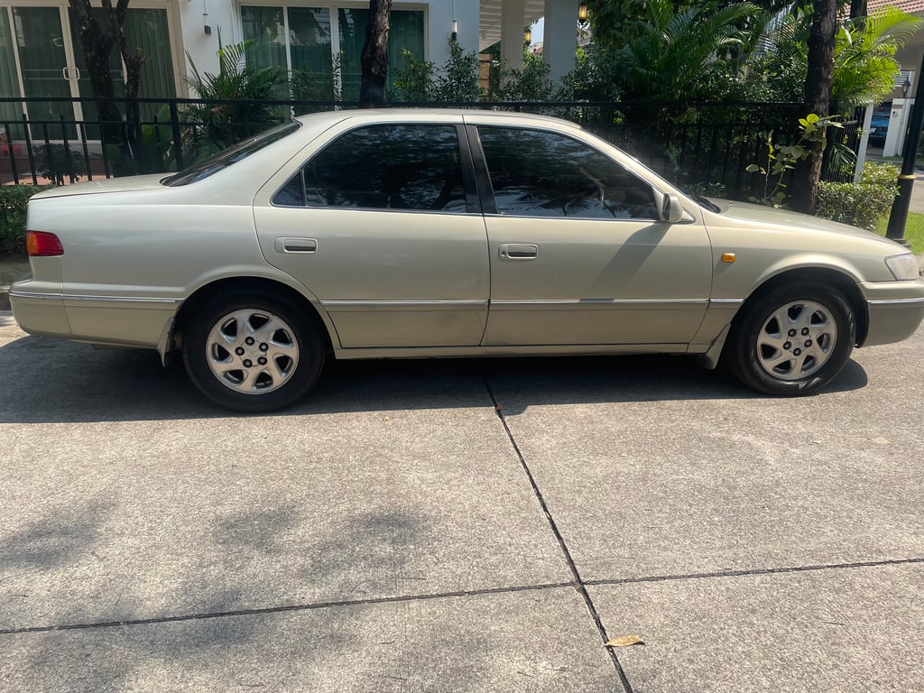 TOYOTA  camry  2.2  GX i