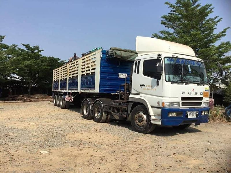 รถบรรทุกหัว ลากใช้งานได้ปกติ  ใช้งานดีมาก สนใจติดต่อตรง คุณ เมย์ 0917197178