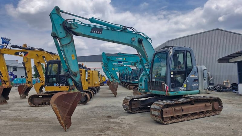 KOBELCO SK135SR-2 # YY06-16597 มือสองญี่ปุ่น