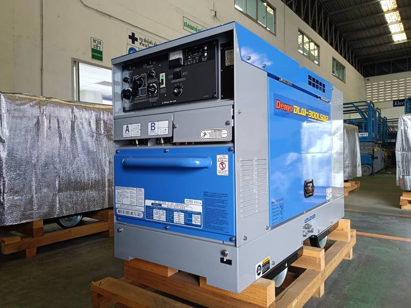NEW DENYO DLW300LSW-2 เครื่องเชื่อมพร้อมปั่นไฟมือหนึ่ง