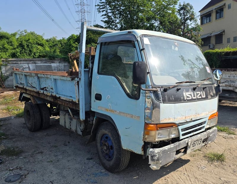 ISUZU NKR 120แรงม้า 6ล้อ ดั้มพ์ ปี2002 (เจ้าของขายเอง)