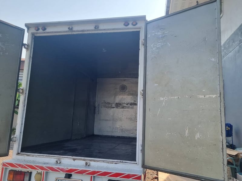 ขายตู้ทึบรถ 4 ล้อ ขายตู้ทึบรถ 4 ล้อ