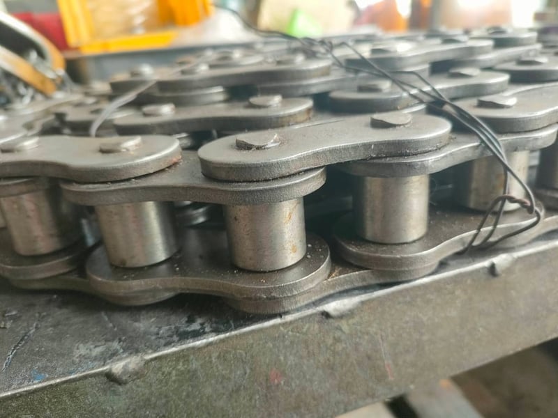 ขายโซ่รถบดล้อยาง เบอร์ 140 ยี่ห้อ SUMO ของใหม่