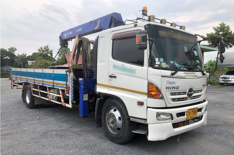 6 ล้อ HINO FG8JPLA 212 เเรง ติดเครนTadano 8 ตัน 5ปลอกกะบะยาว 6.40 เมตร จดทะเบียนปี 2556