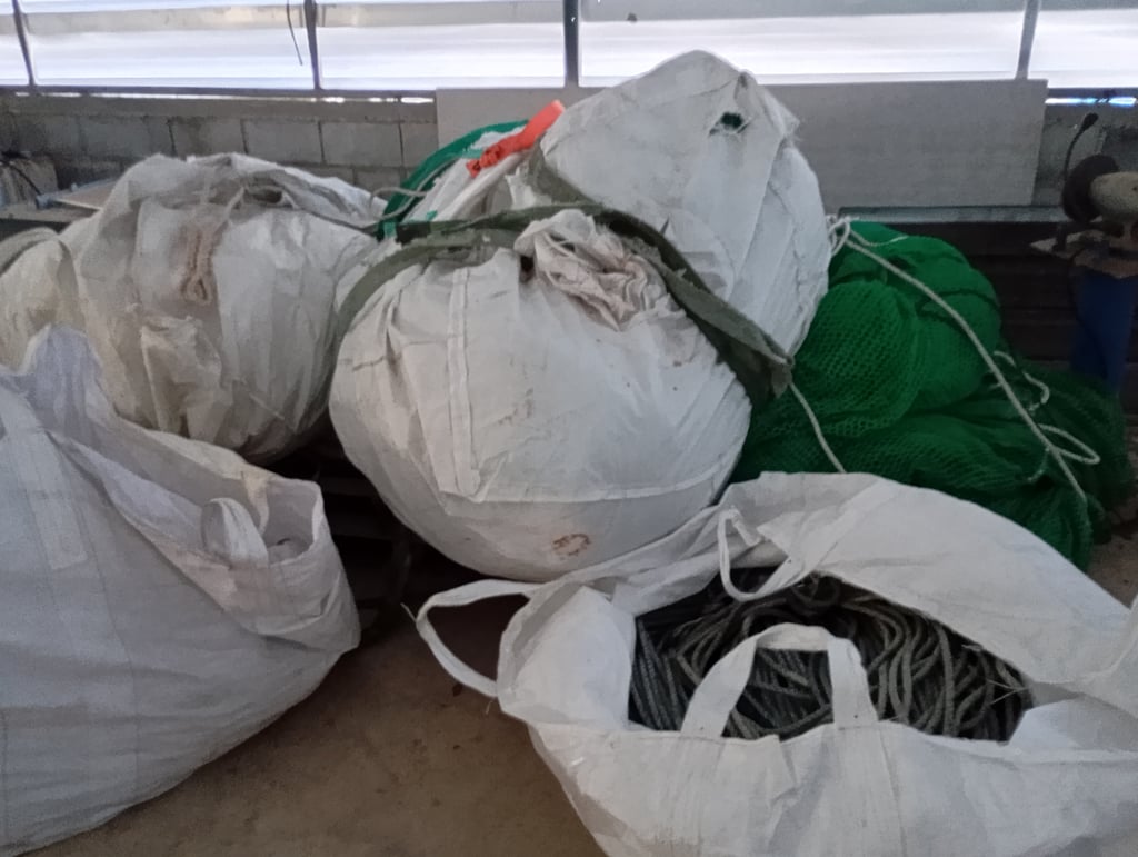 ตาข่ายล้อมปลา