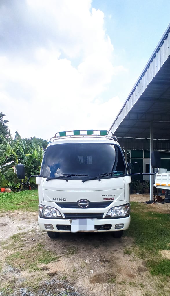 HINO XZU 150แรงม้า รถบรรทุก 6ล้อ ดั้มพ์ ปี2022 เลขไมล์ 80,000 กม. HINO XZU 150แรงม้า รถบรรทุก 6ล้อ ดั้มพ์ ปี2022 เลขไมล์ 80,000 กม.