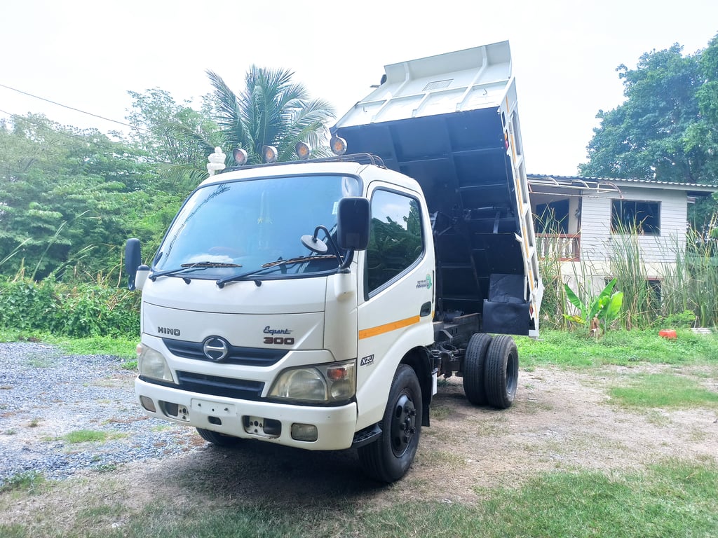 HINO 150 แรง ดั๊ม3คิว สภาพดี ปี56 HINO 150 แรง ดั๊ม3คิว สภาพดี ปี56