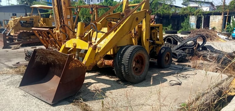 รถตัก KOMATSU รุ่น SD 20  แยกอะไหล่หรือขายทั้งคัน 