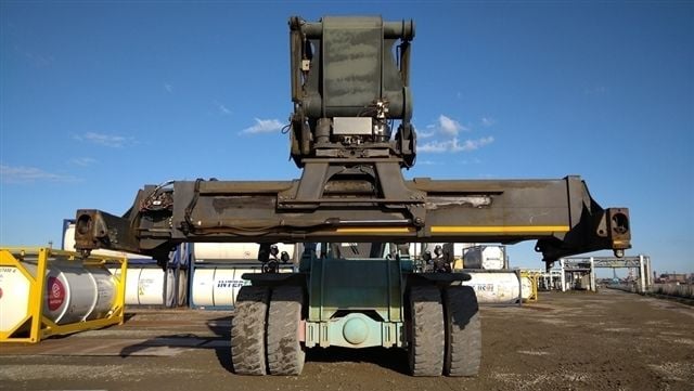 รถยกตู้คอนเทนเนอร์ LINDE รุ่น C4234-TL รถยกตู้คอนเทนเนอร์ LINDE รุ่น C4234-TL