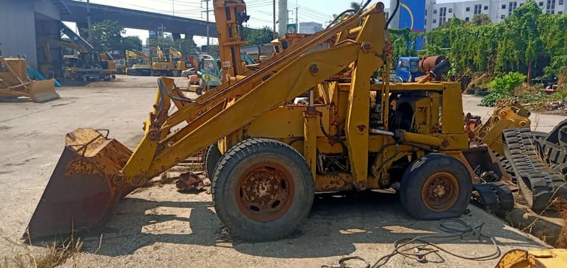 รถตัก KOMATSU รุ่น SD 20  แยกอะไหล่หรือขายทั้งคัน 