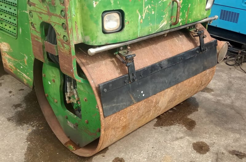 รถบด SAKAI   TW 500 W   ขนาด 5 ตัน  รถบดสั่นสะเทือน ล้อหน้าเหล็ห ล้อหลังยาง เอวออน่   ครื่อง อีซูซุ  4 ส