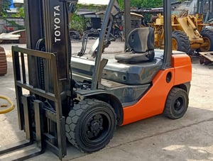 ขายถูก TOYOTA 62-8FD30  น้ำหนักยก 3 ตัน เสายกสูง 6 เมตร 3