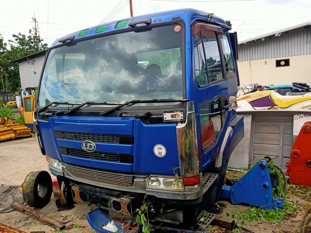 หัวเก๋ง NISSAN  CW542G รถบรรทุก หัวลาก 10ล้อ หัวลาก เฉพาะหัว ปี2025 หัวเก๋ง NISSAN  CW542G รถบรรทุก หัวลาก 10ล้อ หัวลาก เฉพาะหัว ปี2025