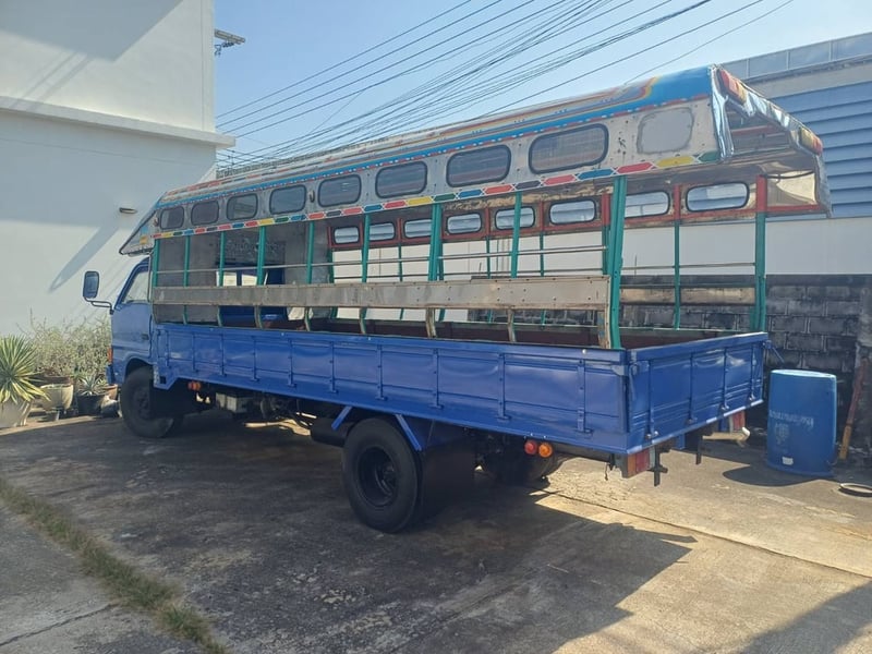 ISUZU KS32 รถบรรทุก 6ล้อ สองแถว ราคาถูก