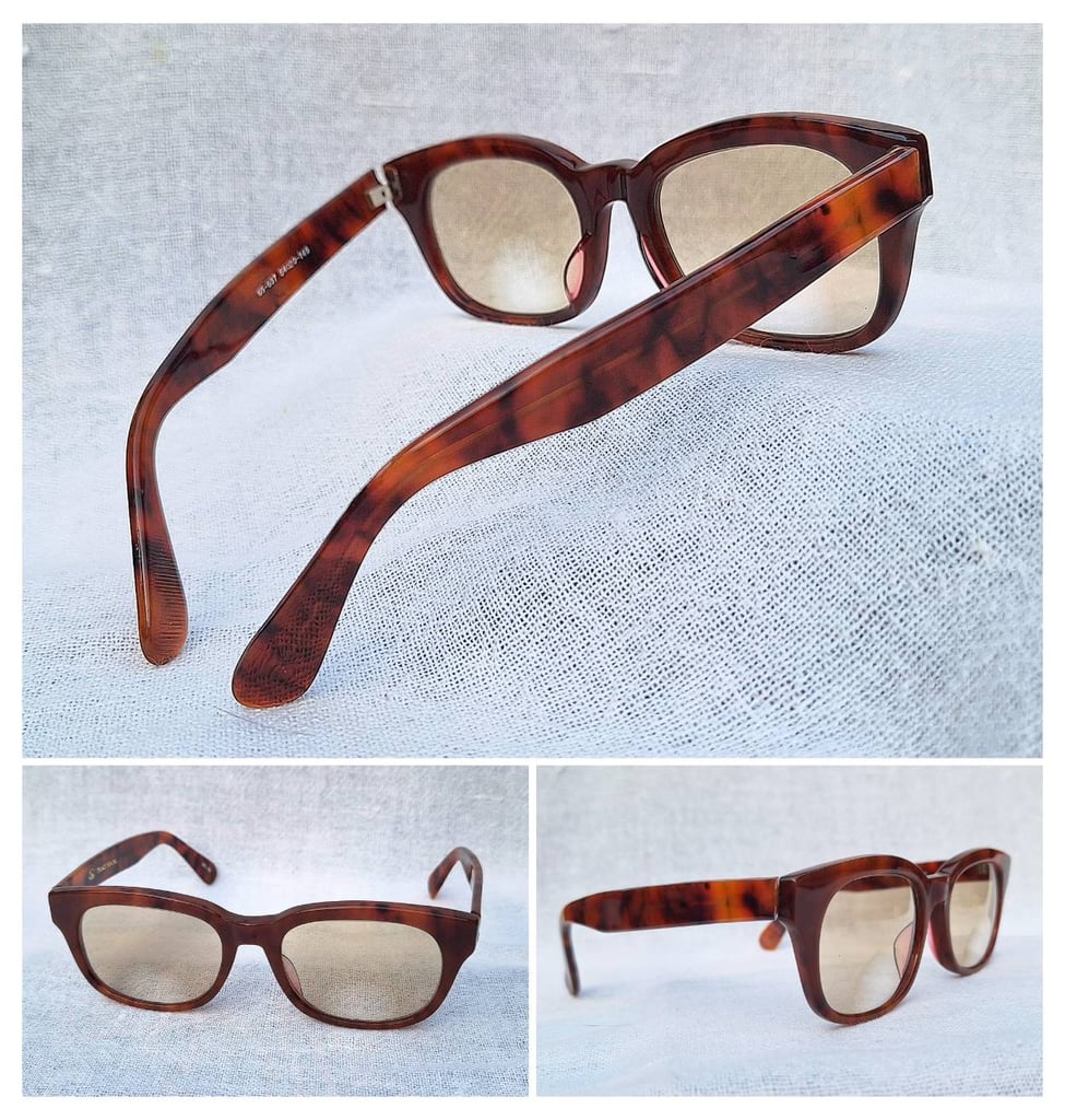 แว่นตาแฮนด์คราฟท์ในตำนานศตวรรษที่ 20 เทรดเฮาส์–TRAD HOUSE ตัวแท้ มือหนึ่ง สต็อกเก่าทศวรรษ 1990  โมเดลเวลลิงตัน–กรอบหนา–ก้านขาอ้วน เลนส์กระจกอังกฤษ 2 ชั้น ไบวิว–BIVUE โดย แมกซ์ ไวส์แมน ผู้ให้กำเนิด อัลก้า ค่าสายตายาว +275 มองไกล +50 ชัดแจ๋วถึงขอบฟ้า ใช้เป็นแว่นกันแดดได้ในตัว ขนาดมาตรฐานโมเดลนี้ 145mm