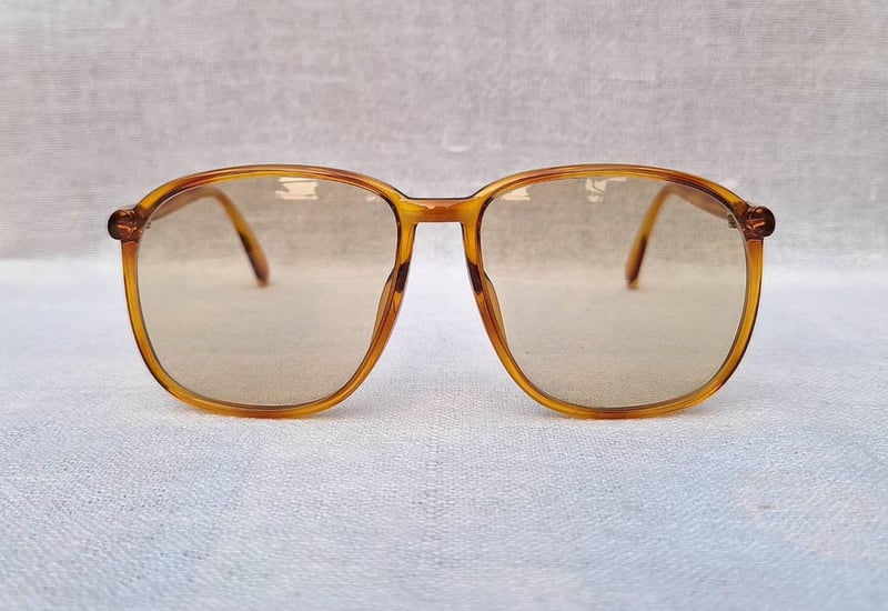 แว่นตาลักซ์ชัวรีแบรนด์ฝรั่งเศสแถวหน้าของโลก คริสเตียน ดิออร์ ปารีส–CHRISTIAN DIOR PARIS รุ่นสุภาพบุรุษ–Monsieur Series มือหนึ่ง สต็อกเก่าทศวรรษ 1980 โคตรเลนส์กระจกคริสตัล–ออโต้–อิตาเลียน บาร์เบรินี–BARBERINI ที่ได้รับยกย่องเป็น 1 ในเลนส์กระจกแว่นตาที่ดีที่สุดในโลก ขนาดมาตรฐาน–ใหญ่ 142mm