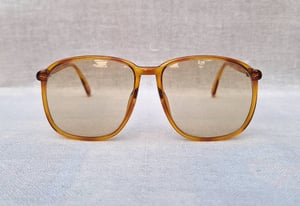 แว่นตาลักซ์ชัวรีแบรนด์ฝรั่งเศสแถวหน้าของโลก คริสเตียน ดิออร์ ปารีส–CHRISTIAN DIOR PARIS รุ่นสุภาพบุรุษ–Monsieur Series มือหนึ่ง สต็อกเก่าทศวรรษ 1980 โคตรเลนส์กระจกคริสตัล–ออโต้–อิตาเลียน บาร์เบรินี–BARBERINI ที่ได้รับยกย่องเป็น 1 ในเลนส์กระจกแว่นตาที่ดีที่สุดในโลก ขนาดมาตรฐาน–ใหญ่ 142mm